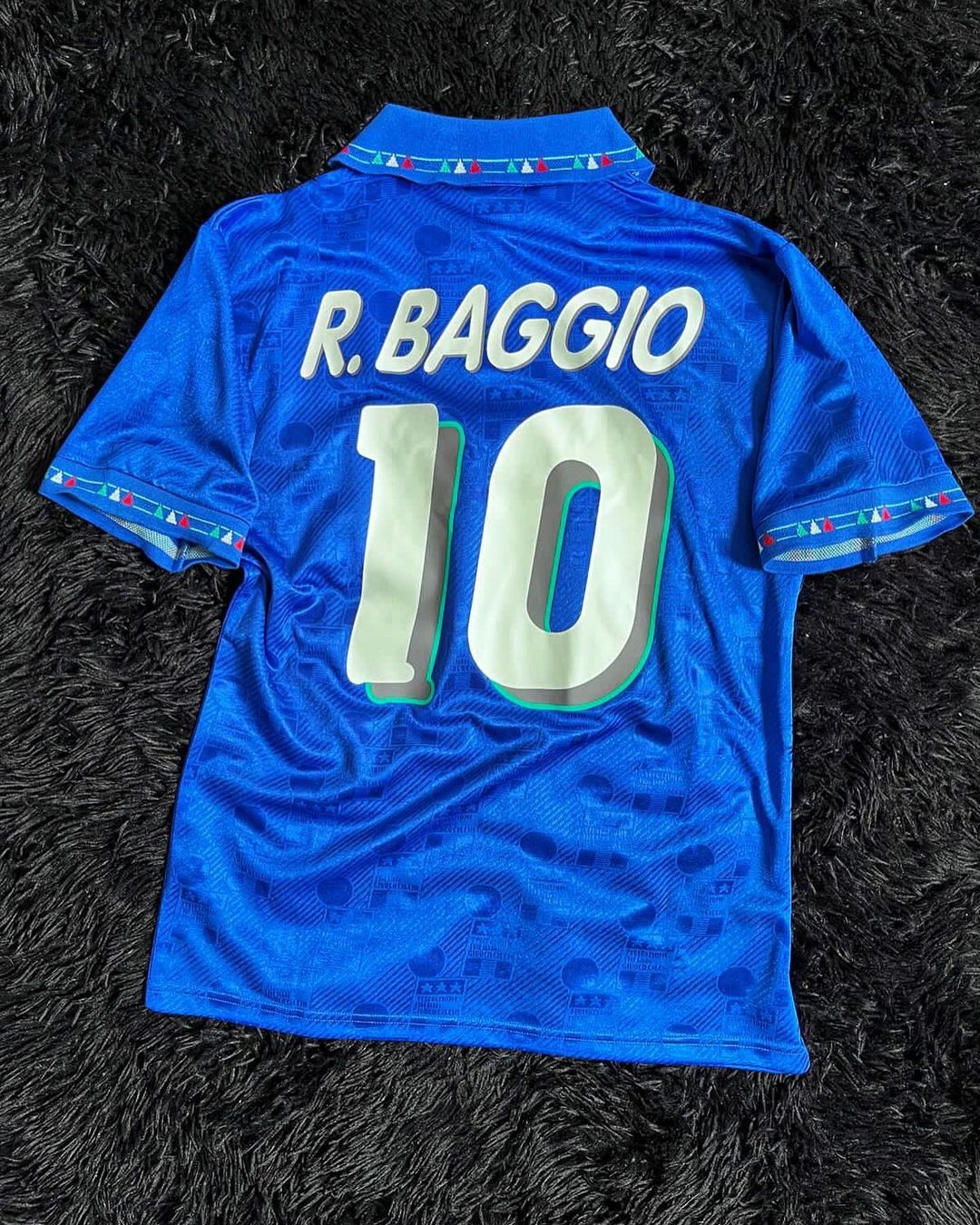 Italy 1994 Home Retro Shirt - R. Baggio #10