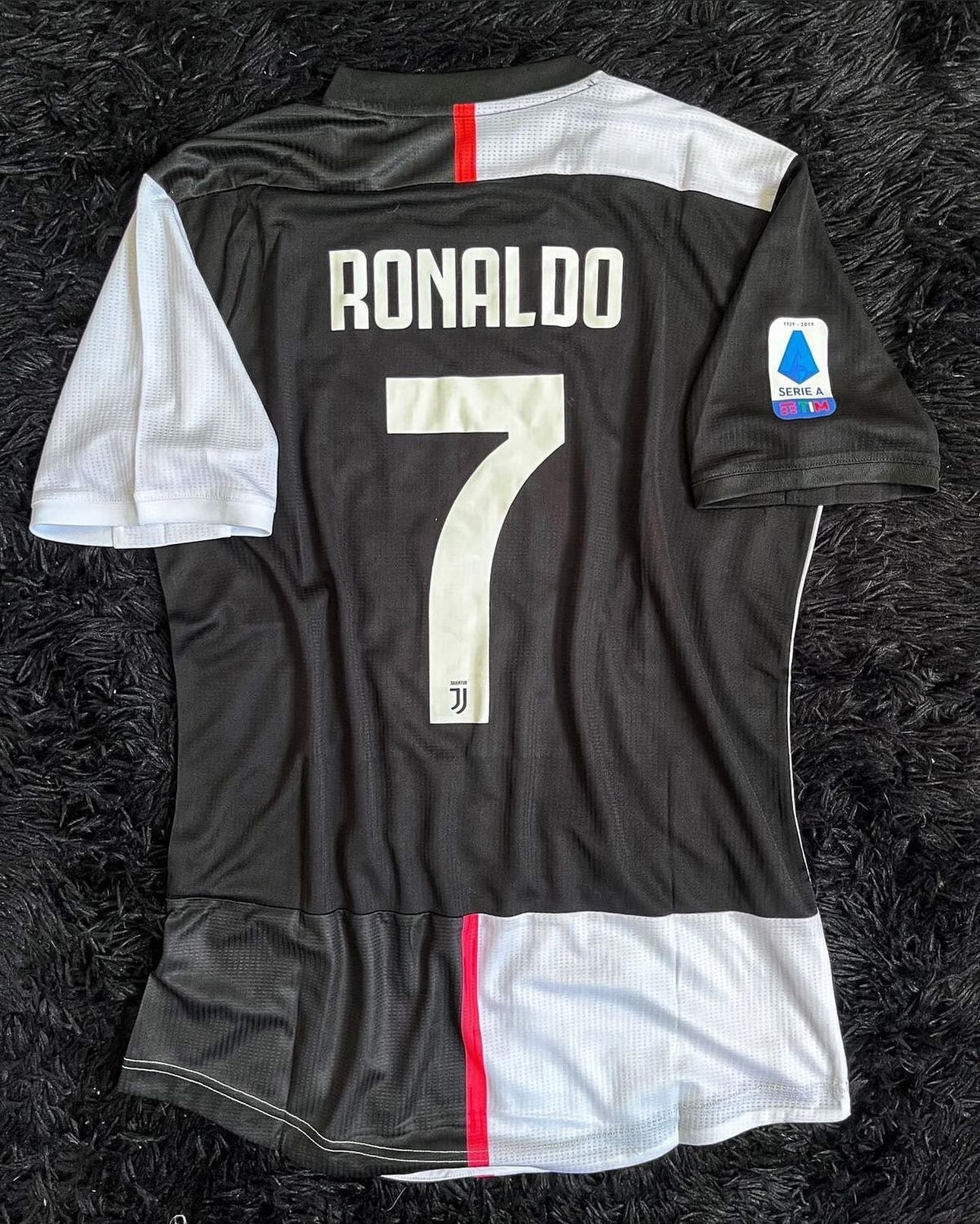 Juventus 2019/20 Retro Shirt - Ronaldo #7 (+Patches)